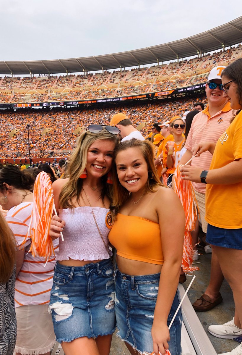 abbeycado's tweet photo. you go girly, we love you🤠 #utgrad2020 https://t.co/5LPPMBqUfJ