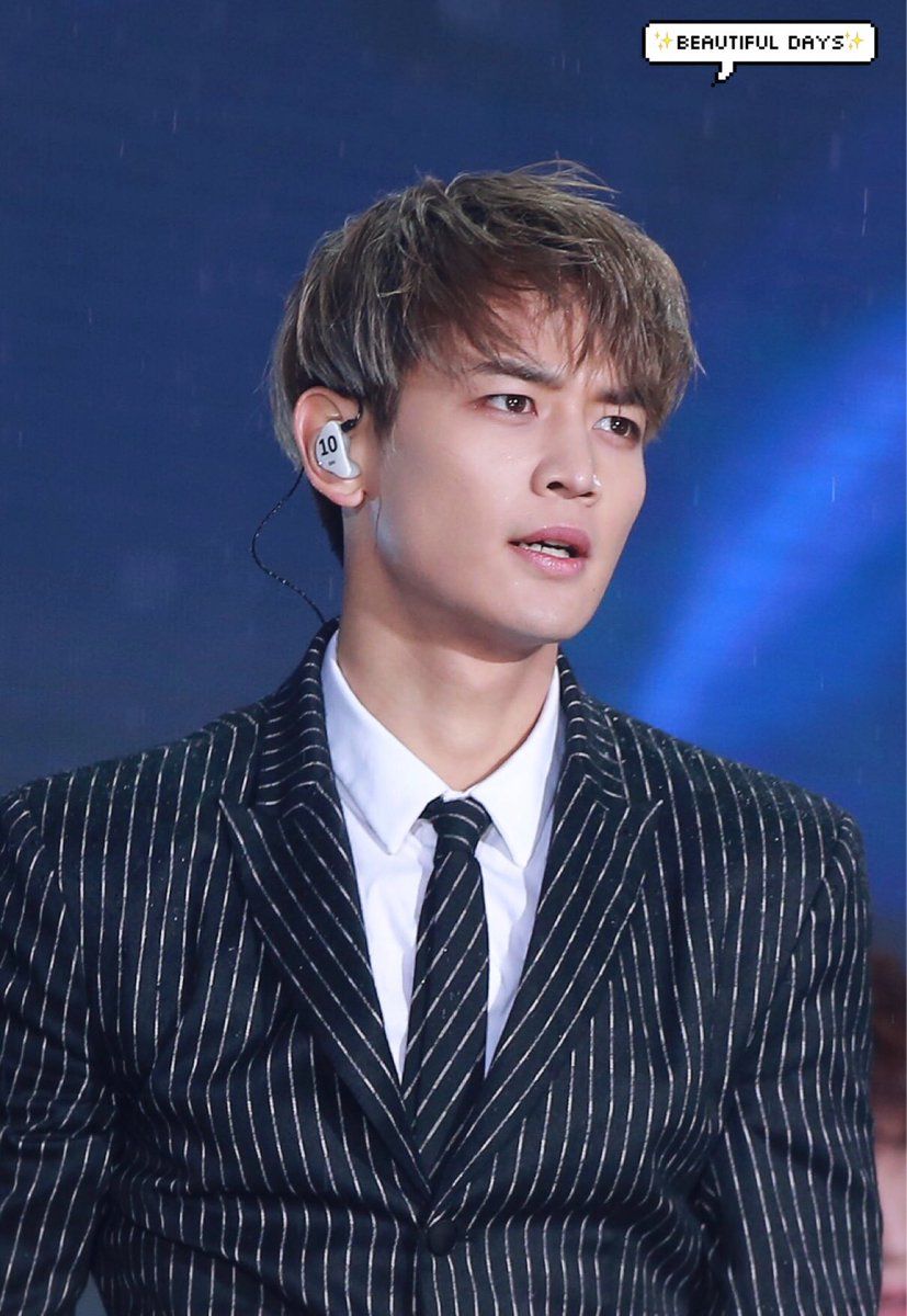 MINHO (28) - SHINEE