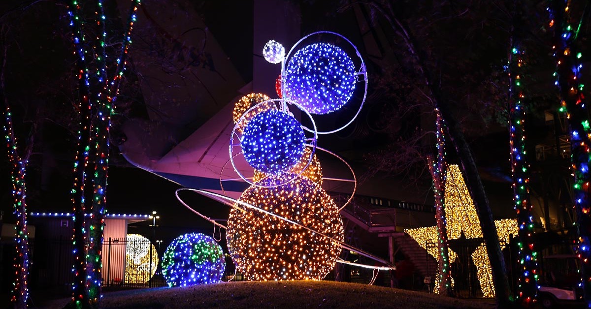 nexthomejanan's tweet photo. There are lots of fun things happening in #Houston to celebrate the #season! One of our favorites is ✨#GalaxyLights✨ @SpaceCenterHou
Nov 14 - Jan 3 🚀 by tickets online at https://t.co/02HbkDOyQF
#reliant #nasa #realestatewithjanan #nexthomerealtycenter https://t.co/eCLi7LkElE