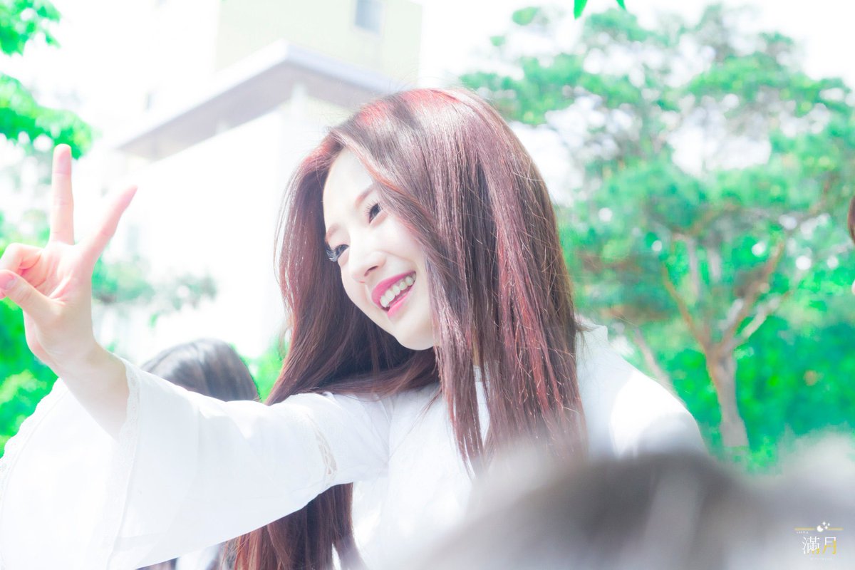 — 170430 [inkigayo fanmeet]
⤷ cr. 1FullMoon2
˗ˏˋ #하슬 #Haseul ♡ #LOONA ˎˊ˗