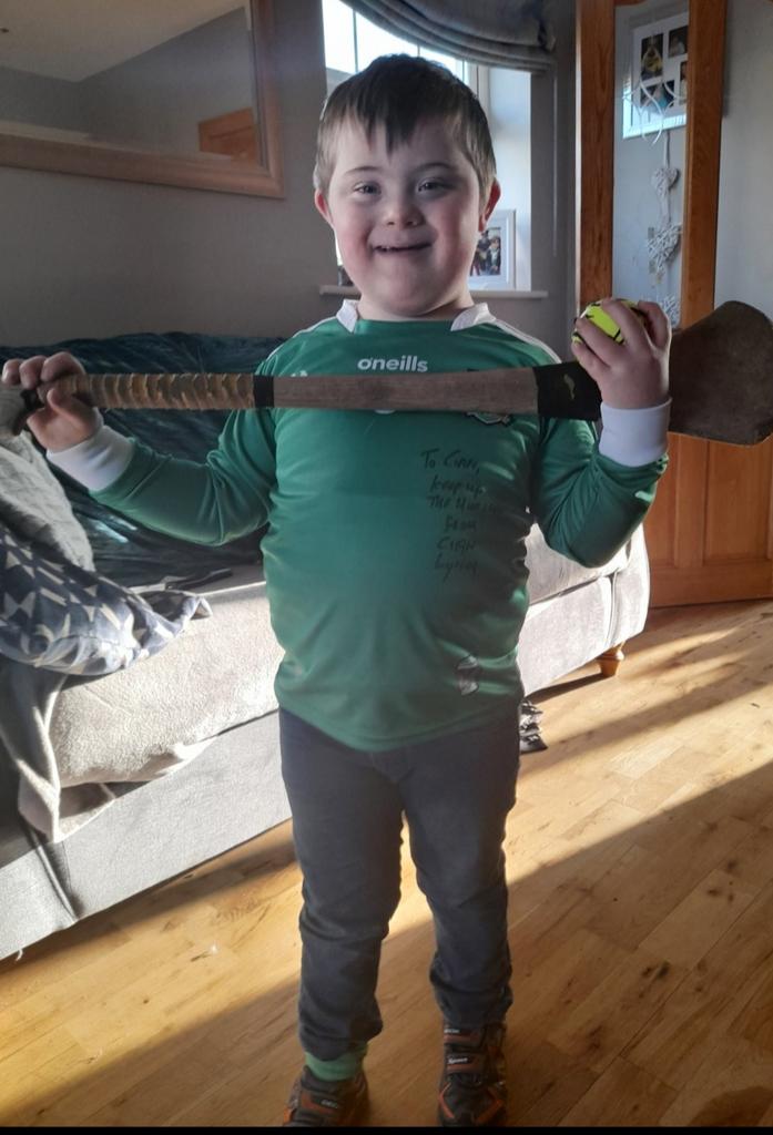 padraicmulry's tweet photo. Huge thanks to @cianlynch12 and all in @LimerickCLG for the signed Jersey for the nephew Cian. 😍😍😉😉Up limerick, up @RoscommonGAA up hurling 👆👆😁😁 https://t.co/KEJ9Y7flZF