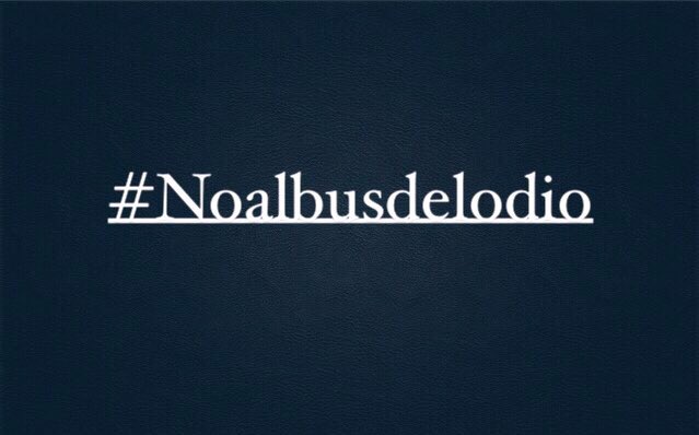 actriceschile's tweet photo. Denunciamos ante la opinión pública, que niños, niñas, niñes y jóvenes trans se encuentran en peligro por culpa de la intolerancia de grupos integristas religiosos. La no actuación, transformará al Estado en observador y cómplice.#NoAlBusDelOdio https://t.co/xfI9ysf2V1