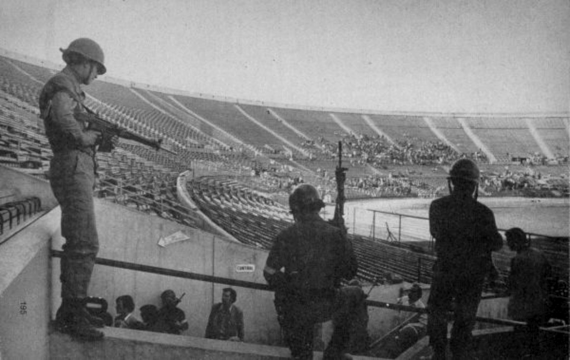 AntonioUbilla1's tweet photo. El estadio Nacional fue inspeccionado y habilitado por FIFA para que se juegue Chile vs URSS, a pesar que era un sitio donde estaban muchísimos detenidos por el gobierno militar de entonces. Se jugó simbólicamente lo que se llamó "El Partido de La Verguenza" y Chile clasificó https://t.co/3qgdYtBCNK