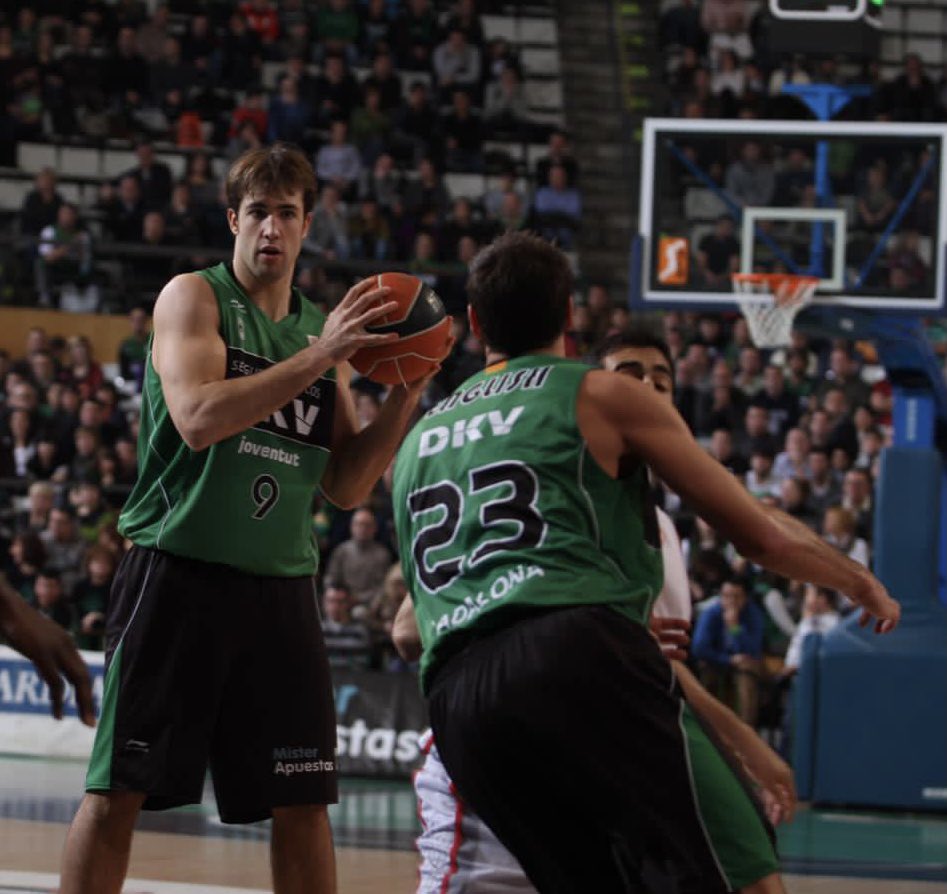 nachollovet's tweet photo. @Joventut1930 @LigaEndesa @Penya1930 @cdbilbaobasket 10 anys!! Sembla mentida com passa el temps!! Molts partits i molts records amb aquesta samarreta @Penya1930 👶🏻⏳#jovenveterano #viejoven https://t.co/z1AOnmPs1i