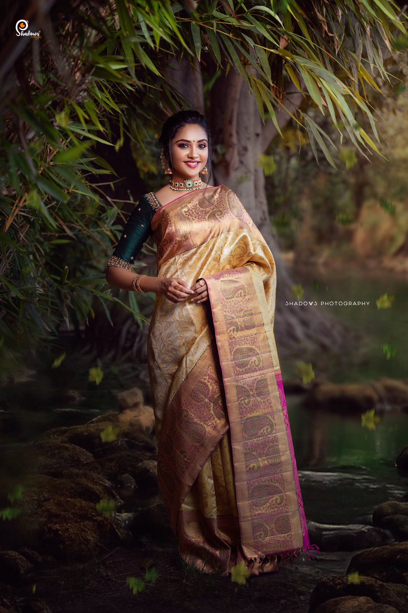 ShadowsPhotoss's tweet photo. Latesh photoshoot with @smruthi_venkat 

#mukuthiamman #smruthivenkat #shadowsphotography 
Instagram | @shadowsphotographyy https://t.co/DyO9pF9wgB