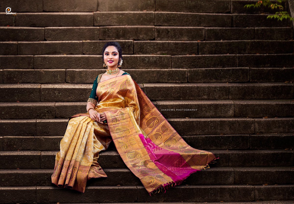 ShadowsPhotoss's tweet photo. Latesh photoshoot with @smruthi_venkat 

#mukuthiamman #smruthivenkat #shadowsphotography 
Instagram | @shadowsphotographyy https://t.co/DyO9pF9wgB
