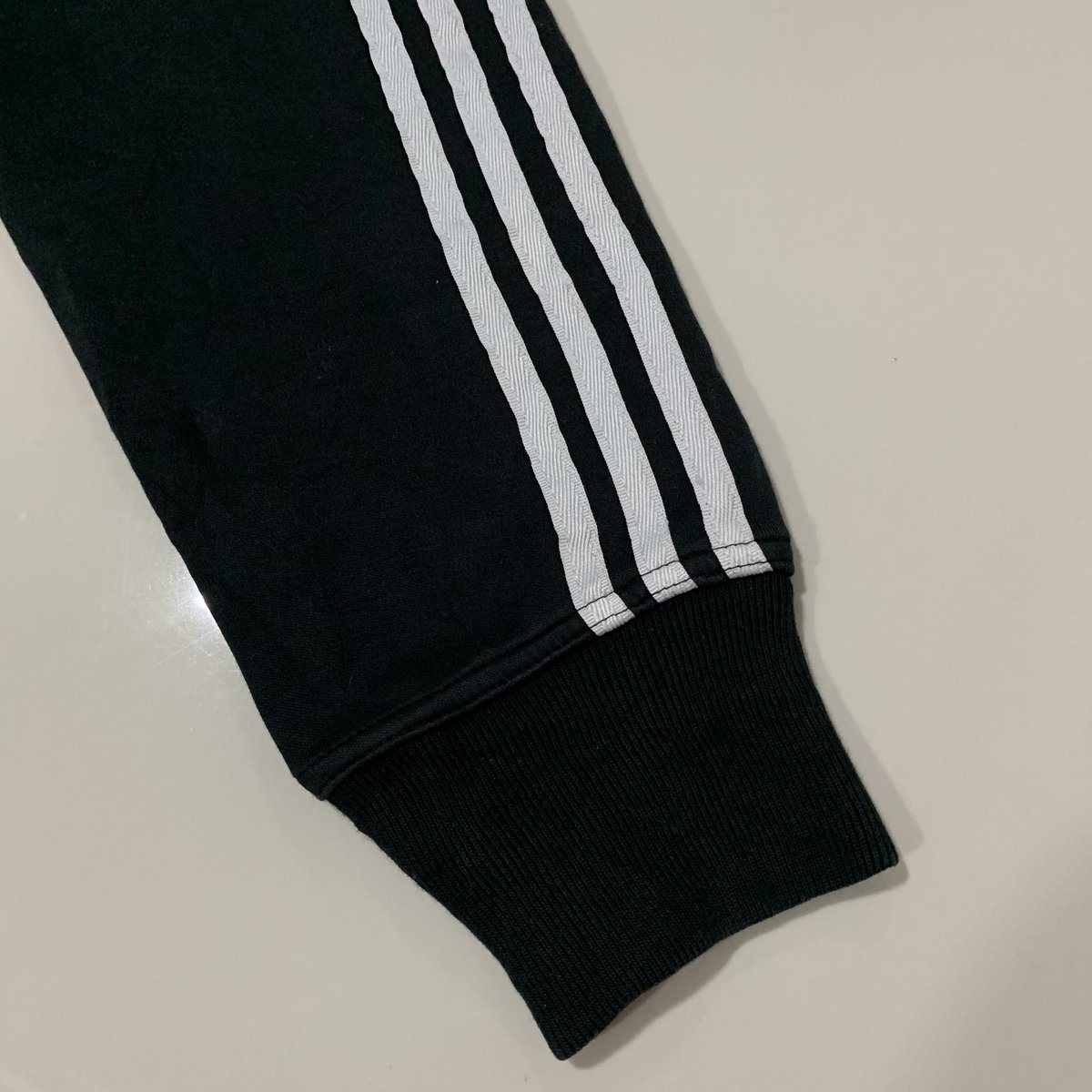 _vanillamood_'s tweet photo. ⁺◟🎄 adidas
อก : 48"
ยาว : 27"
ราคา : 500
ตำหนิ : ตรงต้นแขนผ้าถลอกนิดหน่อย นอกนั้นสวยมากค่ะ

ถ้ารับเมนชั่นใต้รูปเลยค่ะ ꙳ ⋆⛸ https://t.co/Yr30DNbxHa