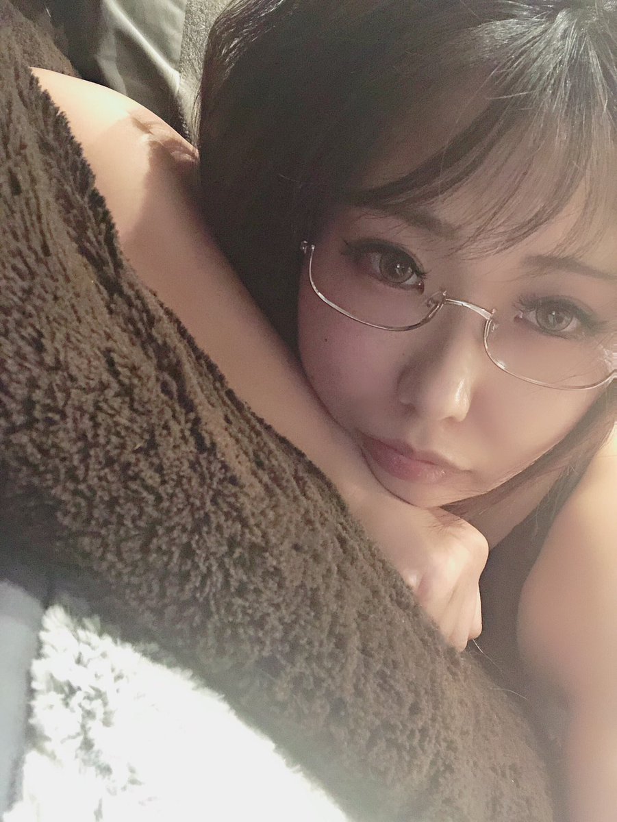 sayapeco38's tweet photo. りんちゃんと買い物ついでに手相みてもらったら死ぬ直前まで働き続ける手相と言われました😇結婚して家庭に入る未来はないのですね、、こうなったらじゃんじゃん働いてやる😇😇

むち体型の働く女性いかがでしょうか？← https://t.co/LwRlSx6J5o