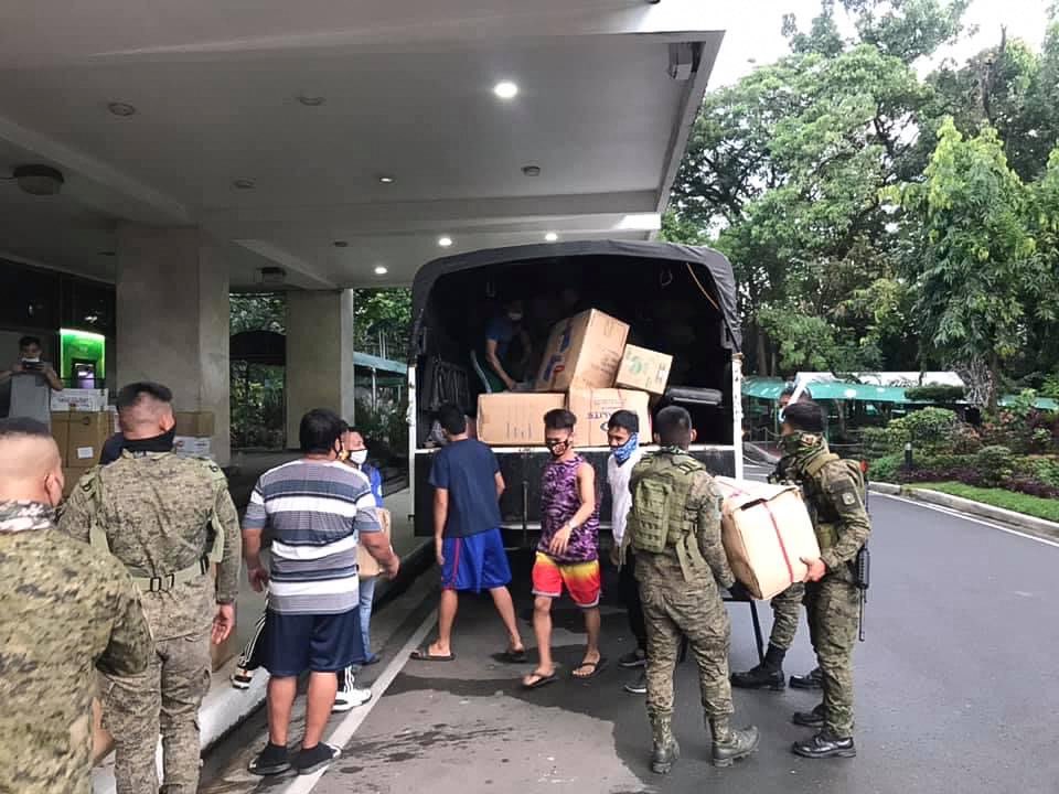 heartkneemolina's tweet photo. Big thanks to AFP Team for helping us transport our donations to Cagayan.
Thanks Kuya Carlo and Team JuanSmile! π
#SamasamaIsabela #LabanCagayan #TNSinc π https://t.co/9eAeGz44GQ