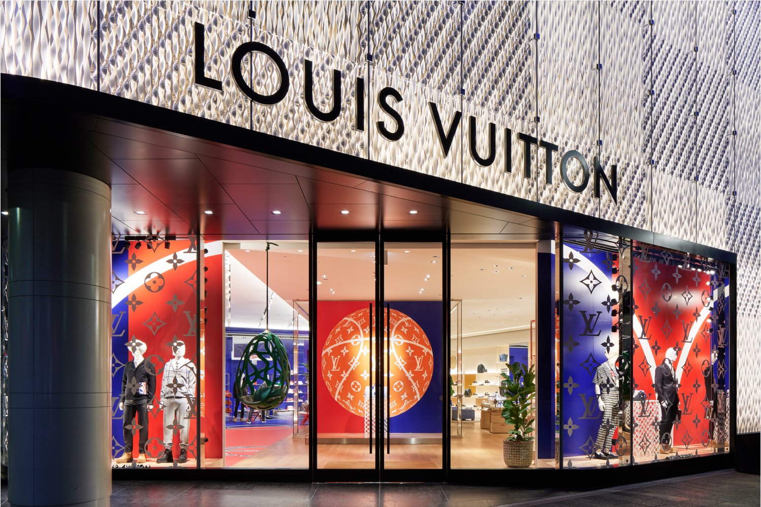 CPP-LUXURY.COM on X: NBA x Louis Vuitton full capsule collection available  in Tokyo at new men's store in Miyashita  #NBAxLV  #LVxNBA #LouisVuittonXNBA #NBA #LouisVuitton #VirgilAbloh #capsule #luxury  #luxuryfashion @LVMH