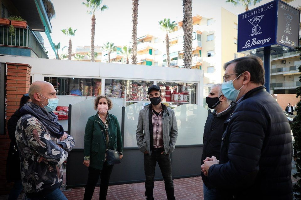 carrizosacarlos's tweet photo. Hoy he visitado Salou y Cambrils junto a los compañeros de @CsSalou y @Cs_Cambrils. 

Me he reunido con asociaciones turísticas y hoteleras y he conversado con empresarios y comerciantes. El panorama es desolador y debemos empujar para que este enclave turístico salga a flote. https://t.co/i37yWLmLja