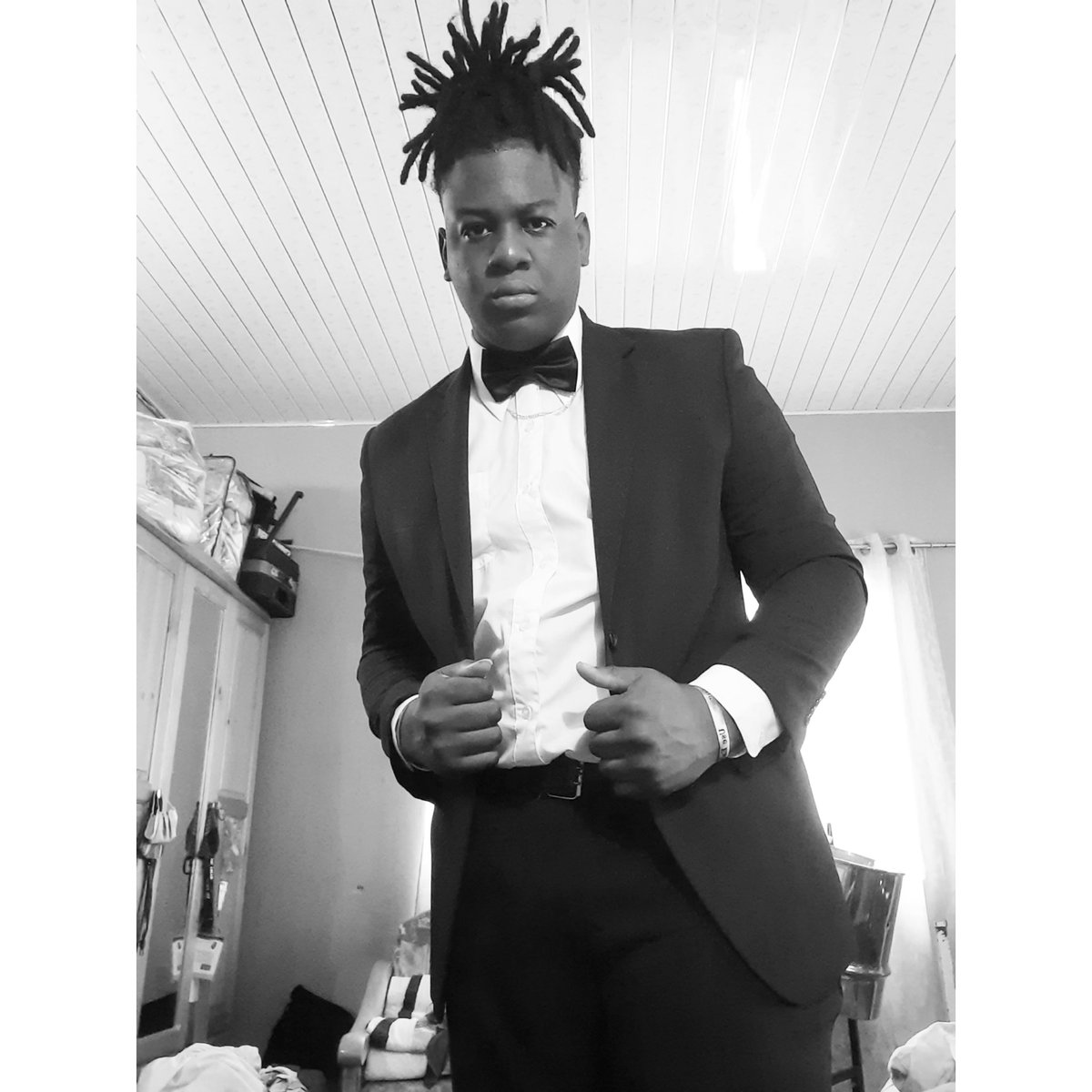 JBedeau's tweet photo. Suited up. #blackandwhite https://t.co/KfzNq71TkP