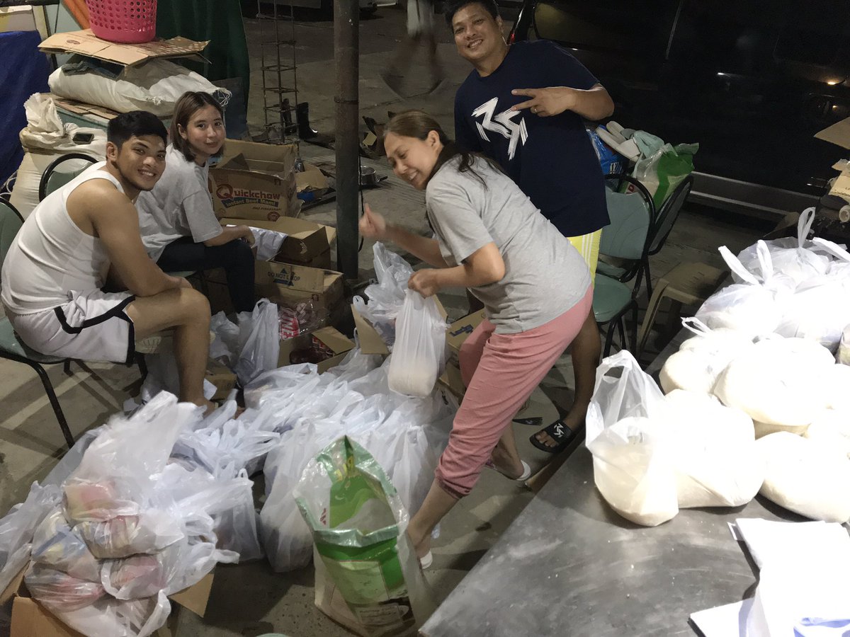 ruzcko_rivero's tweet photo. Tuloy tuloy po ang pag repack at pag hahanda natin upang maka pag bigay ng tulong sa mga kababayan natin na nasalanta ng bagyong Ulysses dito sa City of Ilagan, Isabela.
-
#RiveroBrothers #RiveroFam #PAGASAph #VPRepresent @virtualplaygroundph https://t.co/n040Cb0HWN