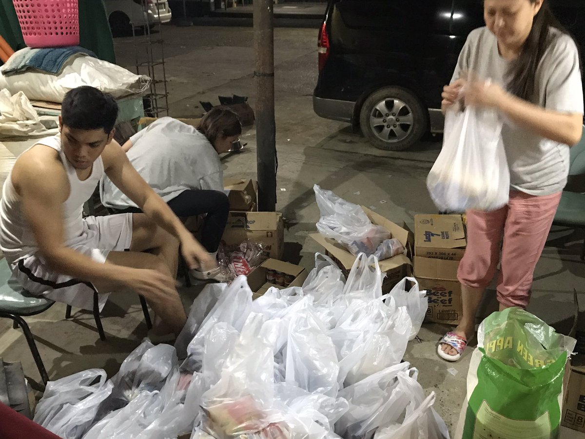 ruzcko_rivero's tweet photo. Tuloy tuloy po ang pag repack at pag hahanda natin upang maka pag bigay ng tulong sa mga kababayan natin na nasalanta ng bagyong Ulysses dito sa City of Ilagan, Isabela.
-
#RiveroBrothers #RiveroFam #PAGASAph #VPRepresent @virtualplaygroundph https://t.co/n040Cb0HWN