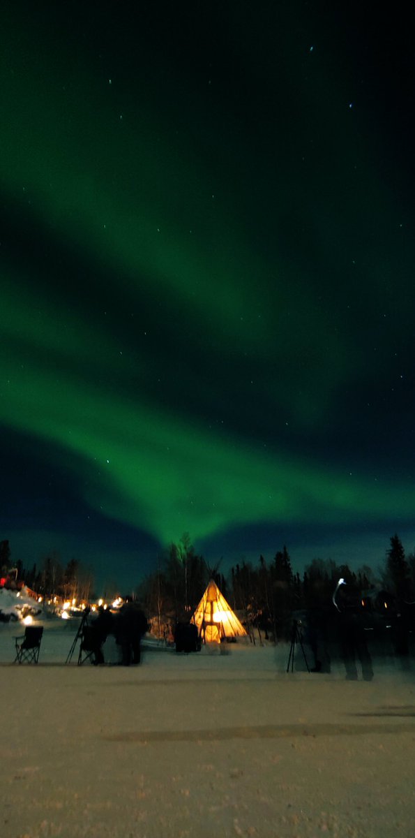 #GeoWeek 🇨🇦 The magic of nature. Here I am exploring books while chasing the aurora borealis with a windchill of -50 Celsius. The beauty of the shimmering dancing night begins usually between 10pm-3am. Great memories spent on Dene land thanks @natgeo for the reminder.💕@CanGeoEdu