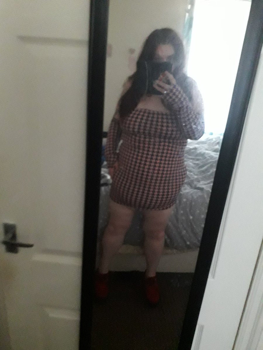 WWEOLDSCHOOL's tweet photo. Two freaking dresses and I dont have the body for eather of them!! 🙄🙄💔💔😪😪 honestly  cant wait to get my fat ass to the gym!! #Fedup #Justsayin #Bodyhate https://t.co/jQfJRfu1X2