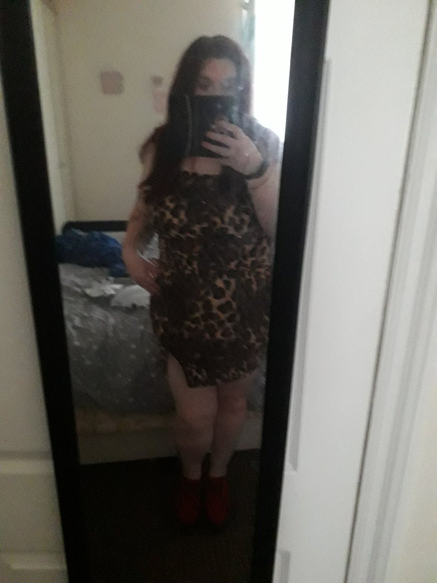 WWEOLDSCHOOL's tweet photo. Two freaking dresses and I dont have the body for eather of them!! 🙄🙄💔💔😪😪 honestly  cant wait to get my fat ass to the gym!! #Fedup #Justsayin #Bodyhate https://t.co/jQfJRfu1X2