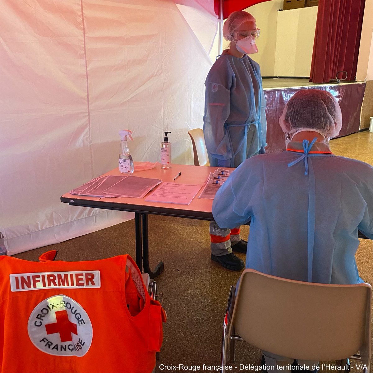 CroixRouge34's tweet photo. #ProxiTest | 🦠 Poursuite des opérations de #dépistage du #COVID19 dans les territoires isolés de l’@Heraultinfos en collaboration avec l’@ARS_OC et la région @Occitanie à #LeBosc ce matin et à #ViolsLeFort cet après-midi. https://t.co/GZwI6ARjv9