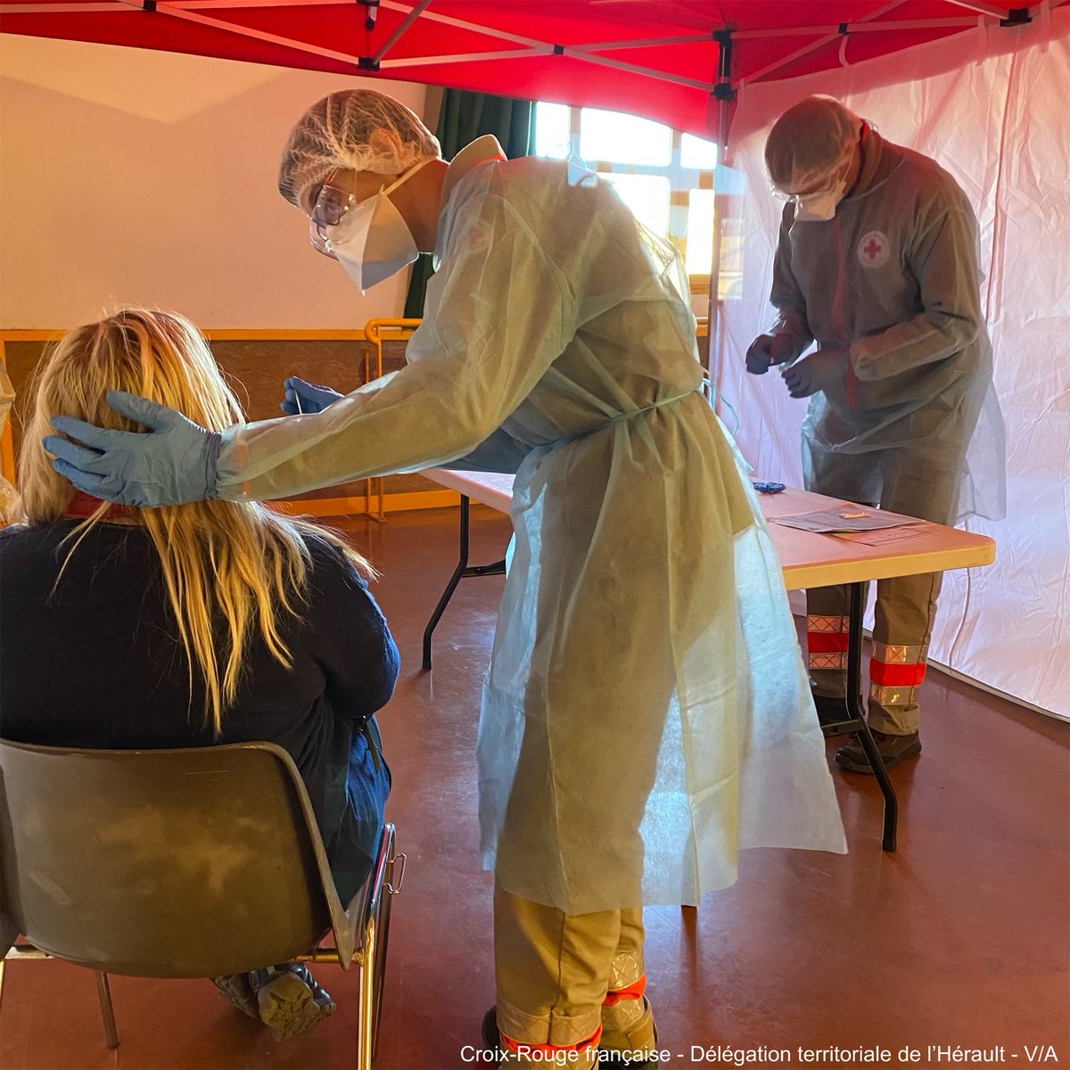 CroixRouge34's tweet photo. #ProxiTest | 🦠 Poursuite des opérations de #dépistage du #COVID19 dans les territoires isolés de l’@Heraultinfos en collaboration avec l’@ARS_OC et la région @Occitanie à #LeBosc ce matin et à #ViolsLeFort cet après-midi. https://t.co/GZwI6ARjv9