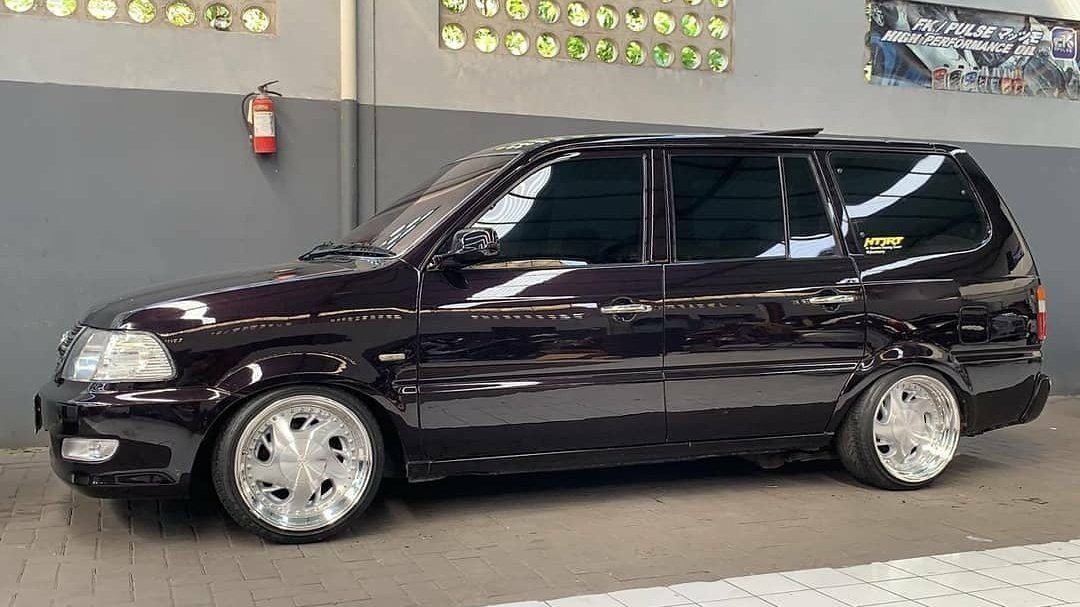 HoldenKlasik's tweet photo. ancen gak ono 2 ne mbah..
mobil irit &amp; irit mobil 🤔
*beli 1 semua masuk 😂✌️ https://t.co/2qOZc658hF