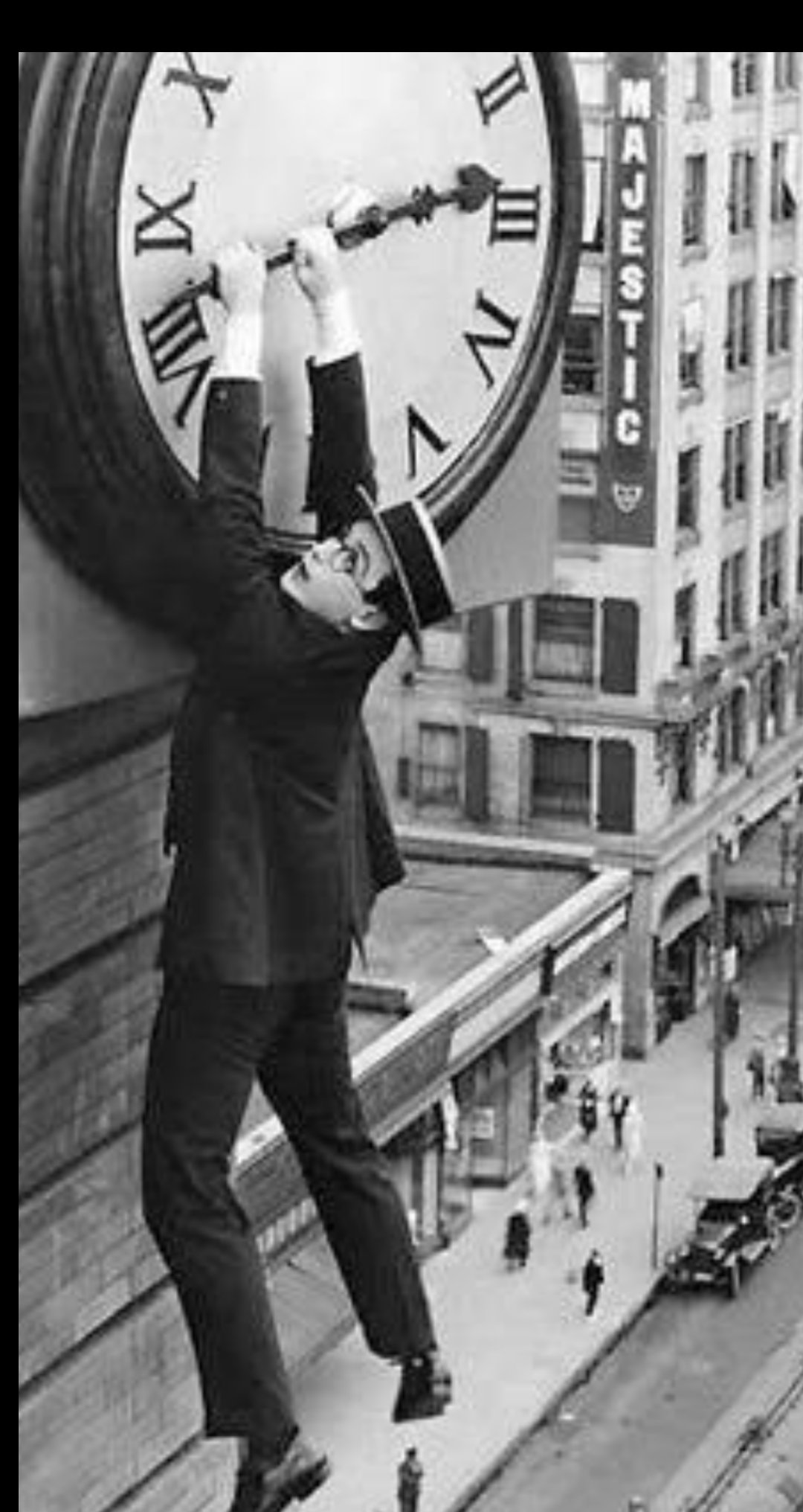 愚 美 Finderskeep62 Shi Ni Mas Ca Isolation115 指が欠損してるのはハロルド ロイドですね 小道具の爆発で右手の親指と人差し指がありません 以後撮影には義指を使用 このシーンの時も指が欠損していたそうです T Co Ftlzuetet6 Twitter