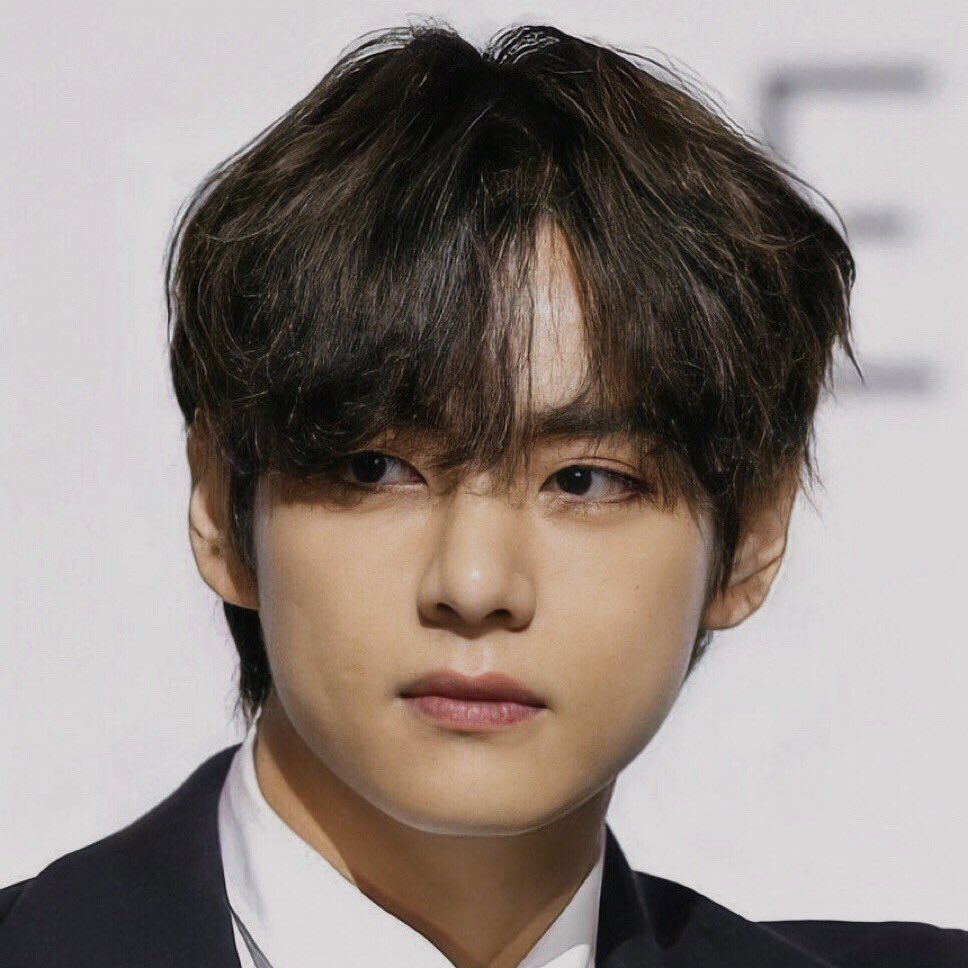 vanteficient's tweet photo. ‘I have incorporated my father’s facial features’ - taehyung https://t.co/WUiupuORBy