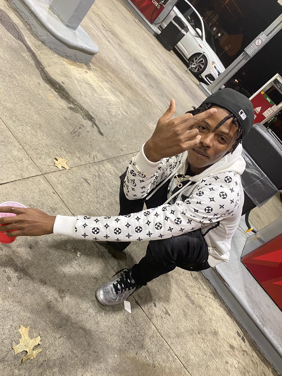 Woo2Tymes's tweet photo. They constantly askin me why I ain’t signed wit a label yet 4️⃣4️⃣8️⃣ https://t.co/xv3AtdLrtH