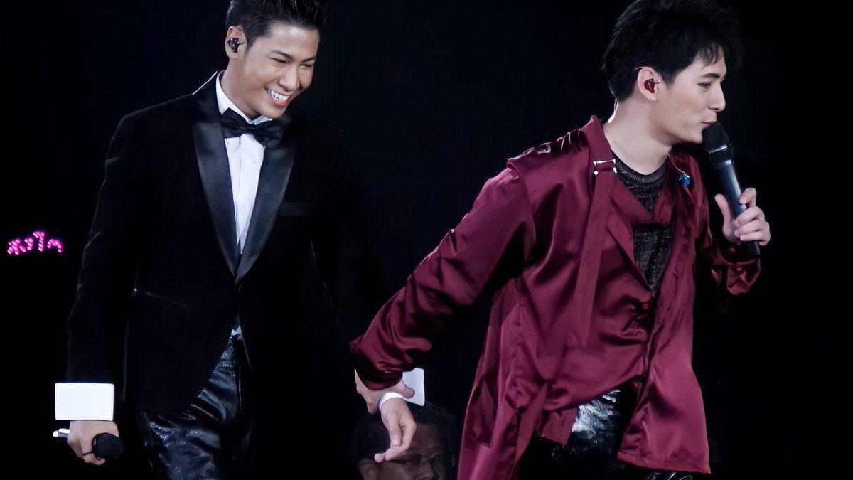 TNFOLDER's tweet photo. THE HOLY TRINITY💚💙❤️

#OFFGUNxFANTOPIA2020
#TAYNEWxFANTOPIA2020
#KRISTSINGTOxFANTOPIA2020 
#Fantopia2020 https://t.co/8lOce59k3u