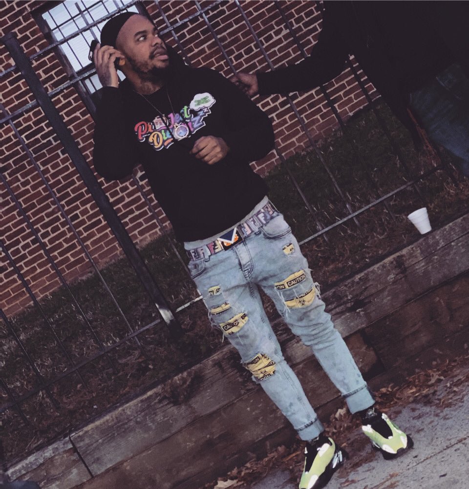 YVSMG's tweet photo. IM A BUSINESS MAN PUT THAT BAG ON YOU LIKE A BUSINESS PLAN 🌪🌪🌪🌪 https://t.co/DDqD2n9BHz