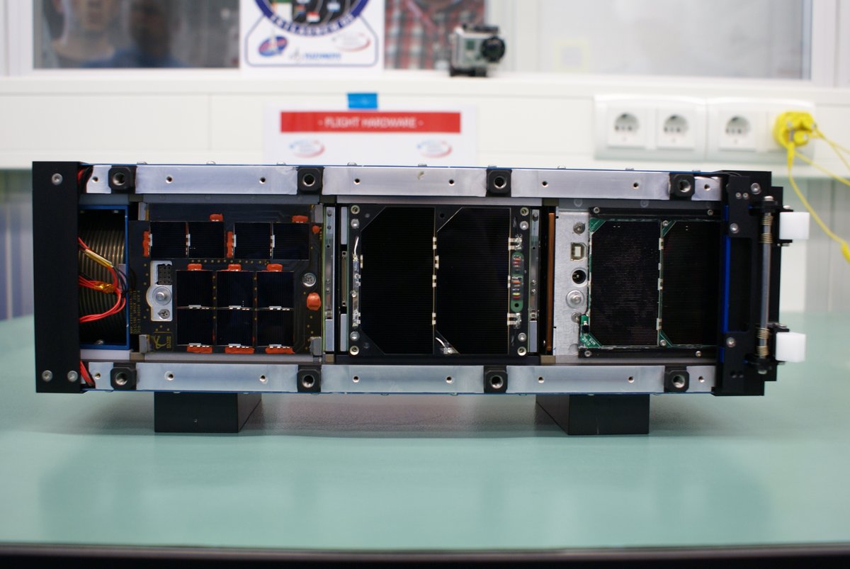 AmsatUK's tweet photo. #FUNcube1 celebrates 7 years in space 🚀🛰️
- FUNcube-1 in deployment pod inbetween ZACUBE-1 and HiNCube
- Dnepr Space Head Module containing FUNcube-1
- Satellites mounted in Dnepr launcher
- The vital FUNcube-1 Apply Before Flight (ABF) Plug
#AO73 #CubeSat #amsat #hamradio #hamr https://t.co/7Xjvd7QEcc
