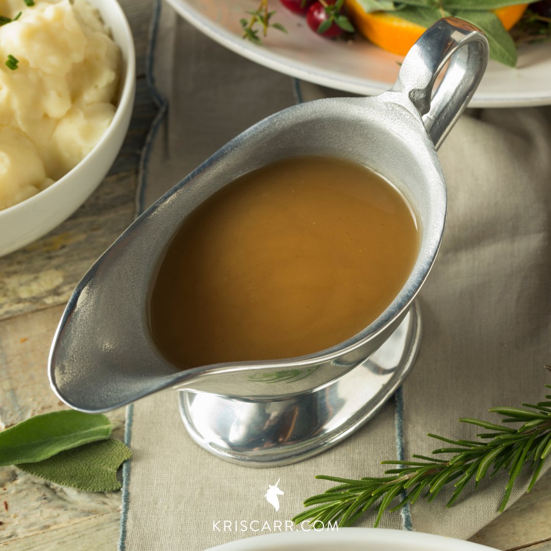 Mouth-watering vegan gravy? Yes, it does exist. If you missed my #Thanksgiving menu with recipes including salad, soup, 2 main course options, sides and desserts, click here: bit.ly/2UfbfY8 
#veganthanksgiving #plantpowered #plantbased