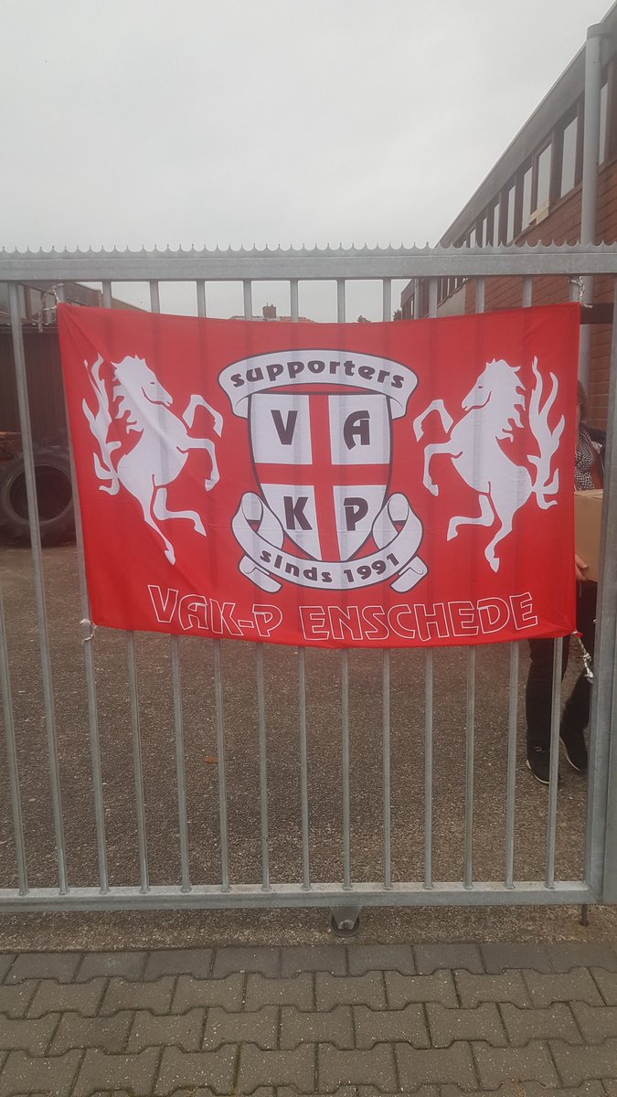 JeffreyNijkamp's tweet photo. Twente is de club in Almelooooo......
Ook maar ff een pakketje opgehaald.
#Ikmisoe #trots #comeonfctwente https://t.co/u5RPBmlS12