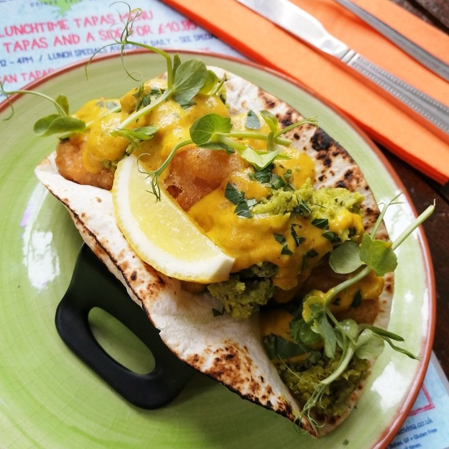 LaFincaEivissa's tweet photo. Just one of many beautiful new dishes waiting for you all to try on the 3rd December 😋
The Chip Shop Taco 🐟🍟🌮

Battered Fish in a soft taco with mushie peas and chips shop curry sauce 💚

You just can't beat the classics, but you can mix it up a little 💫

Coming soon ✌️💚🦎 https://t.co/8NEYXQDmKB