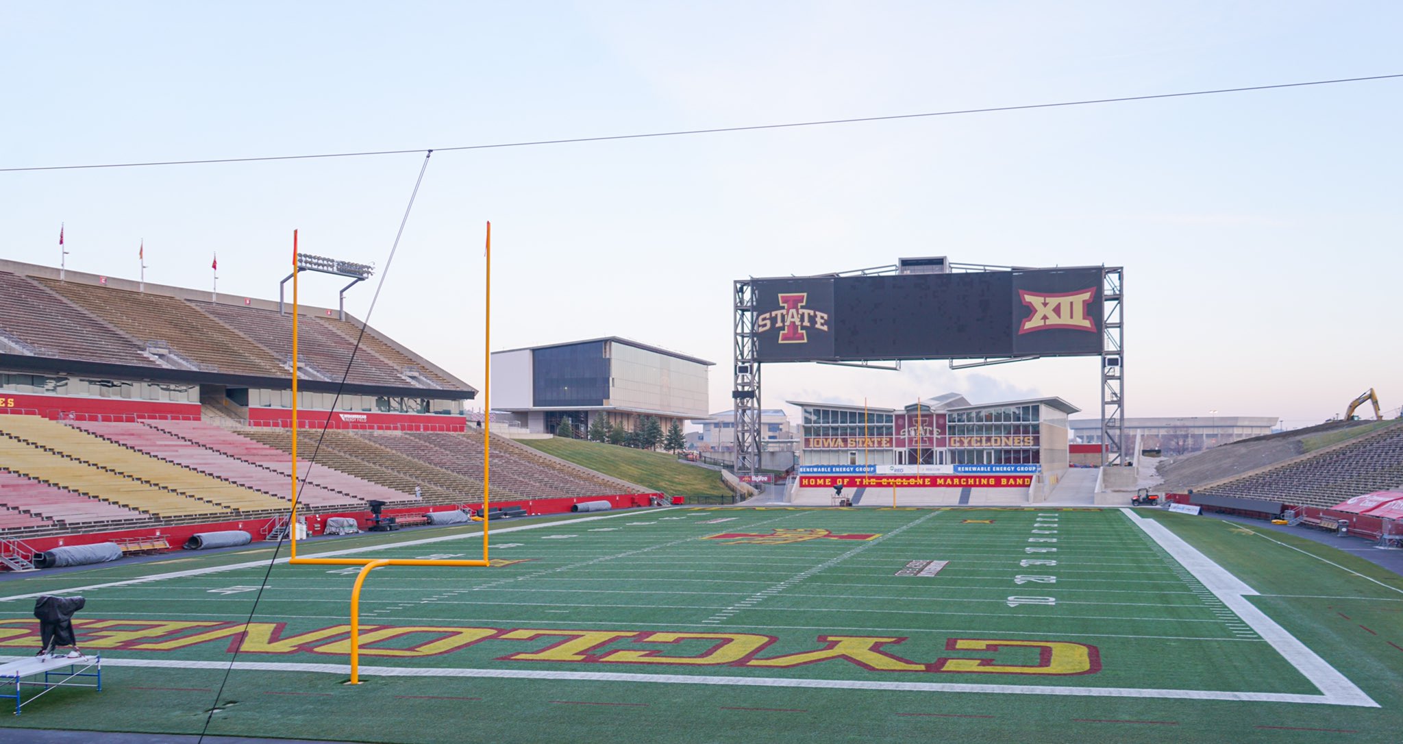 EnWoKWCXYAAF8Q1?format=jpg&name=large