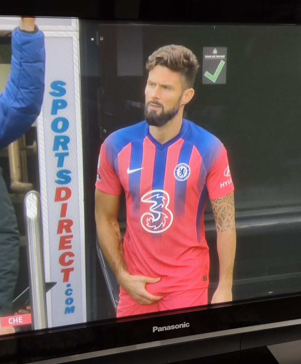 GrabBulge's tweet image. Sexy Olivier Giroud bulge grab