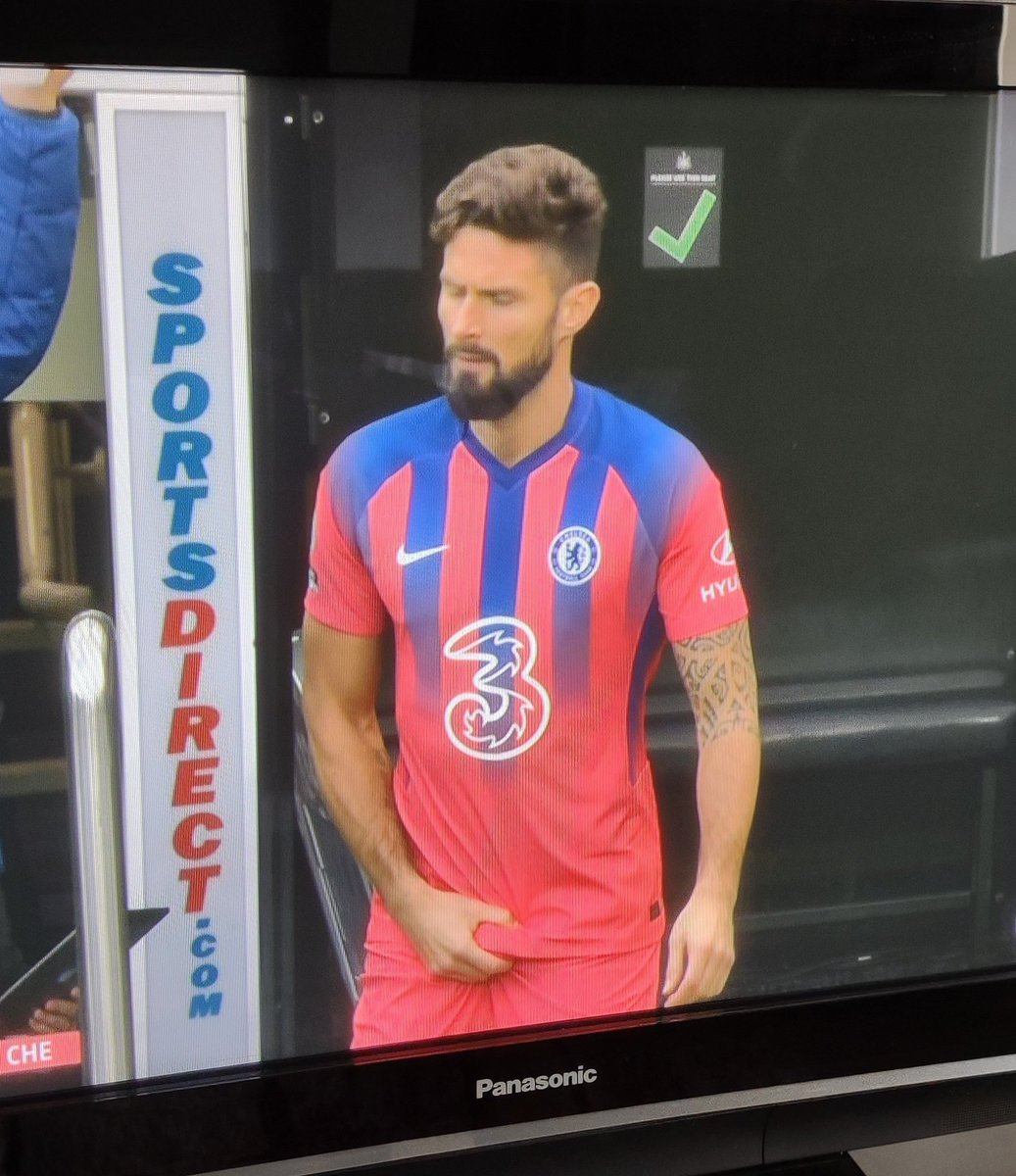 GrabBulge's tweet image. Sexy Olivier Giroud bulge grab