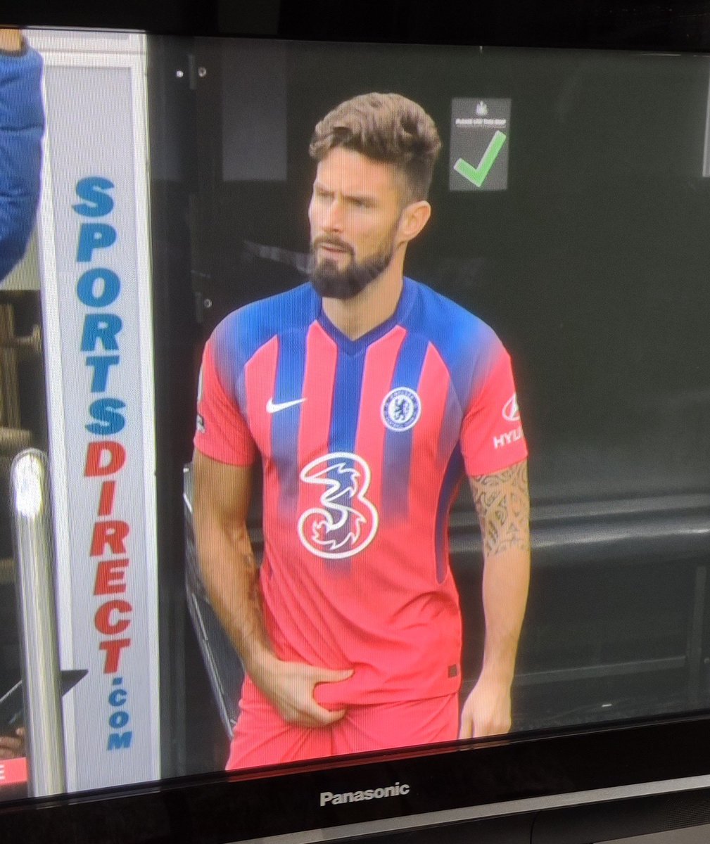 GrabBulge's tweet image. Sexy Olivier Giroud bulge grab