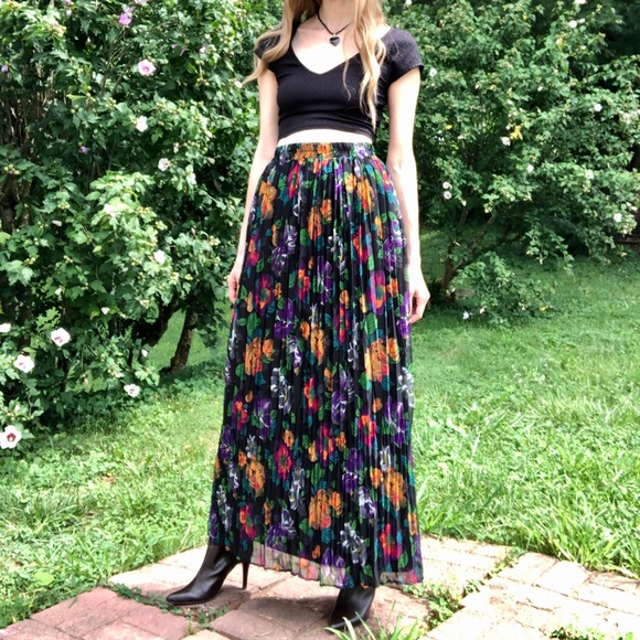 awkward_baroque's tweet photo. So good I had to share! Check out all the items I'm loving on @Poshmarkapp #poshmark #fashion #style #shopmycloset #longelegantlegs #ninewest #sageharbor: https://t.co/929ihLpwpX https://t.co/orJ8Xdpz8N