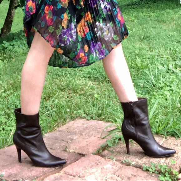 awkward_baroque's tweet photo. So good I had to share! Check out all the items I'm loving on @Poshmarkapp #poshmark #fashion #style #shopmycloset #longelegantlegs #ninewest #sageharbor: https://t.co/929ihLpwpX https://t.co/orJ8Xdpz8N