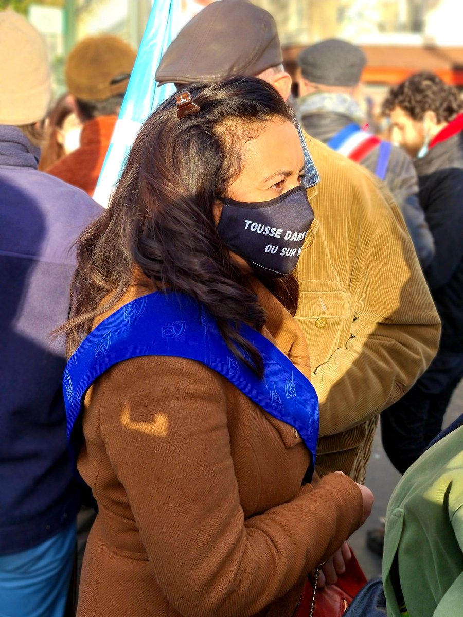leilachaibi's tweet photo. "Tout le monde veut filmer la police !"

Beaucoup de monde aujourd'hui à #Trocadero pour exiger le retrait de la #PPLSecuriteGlobale, tout comme les syndicats de journalistes, la defenseure des droits, l'ONU, les assos de défense des droits de l'Homme...
#StopLoiSecuriteGlobale https://t.co/atVJtpszbc