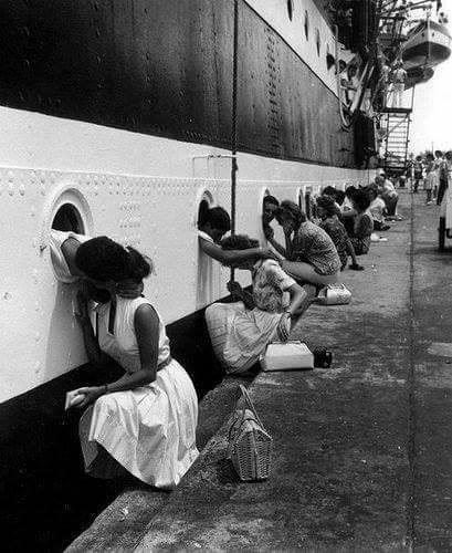 literlandweb1's tweet photo. "El amor nunca trae nada bueno. El amor siempre trae algo mejor".
Roberto Bolaño https://t.co/rm66JqSlPk