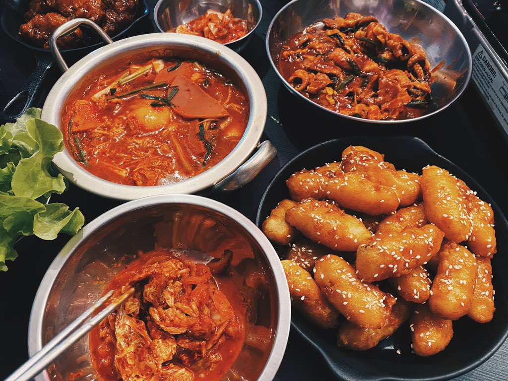 aunteat's tweet photo. CHEONMAN🗺บรรทัดทอง.มากินกี่ครั้งก็อร่อยเหมือนเดิม ร้านอาหารเกาหลีเจ้าดัง เราแนะนำตัวจูกุมิ จะ���ีรสชาติเผ็ดเค็มนิดๆชอบความไข่กุ้งที่ให้มาด้วยเสริมอีรถรสได้ดี ซุปกิมจิเข้มข้นสไตล์คนไทยชอบ ส่วนต๊อกทอดจะกรอบนอกนุ่มใน กินหลายชิ้นอาจเลี่ยน แนะนำต้องลอง @aroii #รีวิว #อร่อยบอกต่อ https://t.co/0Fu66NBN3h