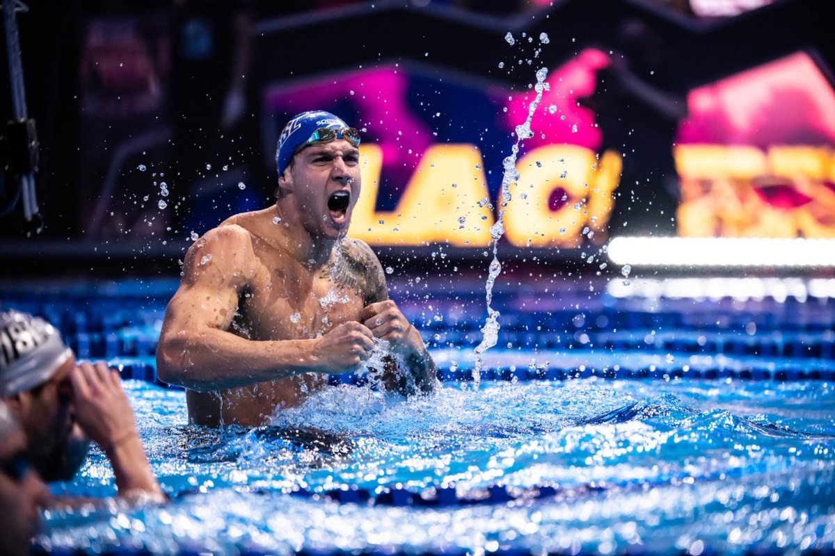 ⚡ ¡Un rayo en el agua!
Caeleb Dressel (USA) rompió dos récords mundiales en menos de 40 minutos...

💥 47.78 en los 100m mariposa (el primero en bajar los 48')

💥 20.16 en los 50m libres (rompió su marca de 20.24) 

Fue durante la #ISwimLeagueS02 en Budapest