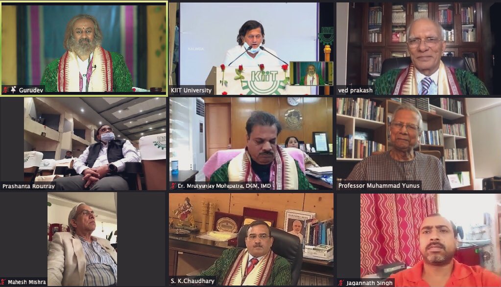 Gurudev's tweet photo. Received an honorary doctorate from @KIITUniversity, Orissa &amp; presided over their convocation ceremony. https://t.co/2pl3r8klJR