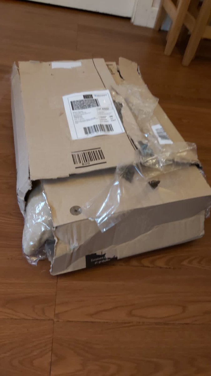 ftas94's tweet photo. Absolutley appalling service from @Hermesparcels. Missing items for a birthday gift and unable to get a correct response from the online chat service https://t.co/cdUOWPgDFo