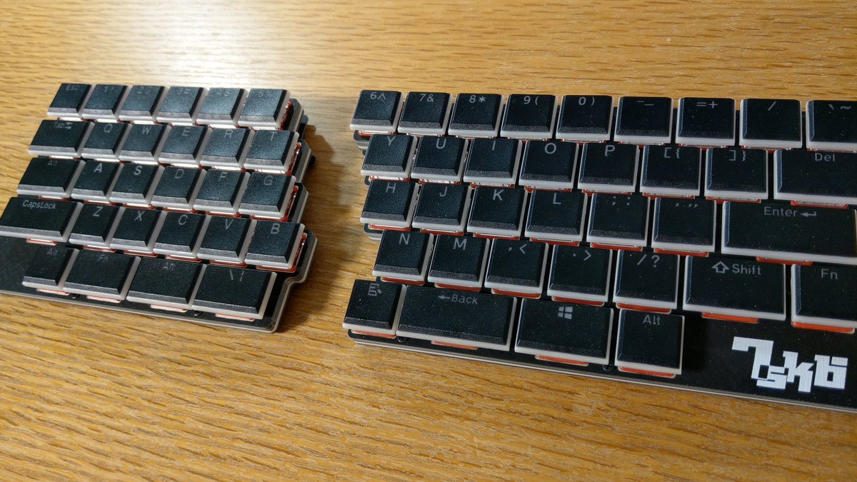 aki_sh_7's tweet photo. #7skb
初自作キーボードとして(ある程度キーのあるやつで)7skb(choc版)作りました!
スイッチはchoc red proです。
全体が薄く、スイッチ、キーキャップも低くいと使いやすいですね。
75%、日本語配列、ロープロファイルとかあったらまた新しいの作りたいなー https://t.co/ZvppMaiUoZ