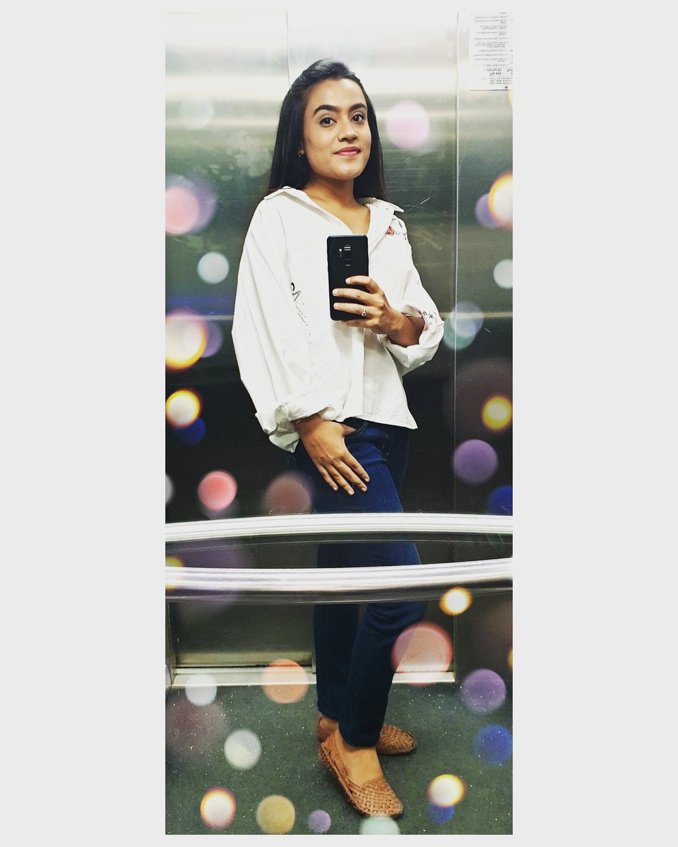 BaxiNatasha's tweet photo. Let it be dull around, keep the bling onn within ✨ 
#casualsaturday 
#SaturdayThoughts
#Ahmedabadcurfew
#curfewinahmedabad 
#workconstant 
#leoshinesbright https://t.co/vT9DTmbcbw