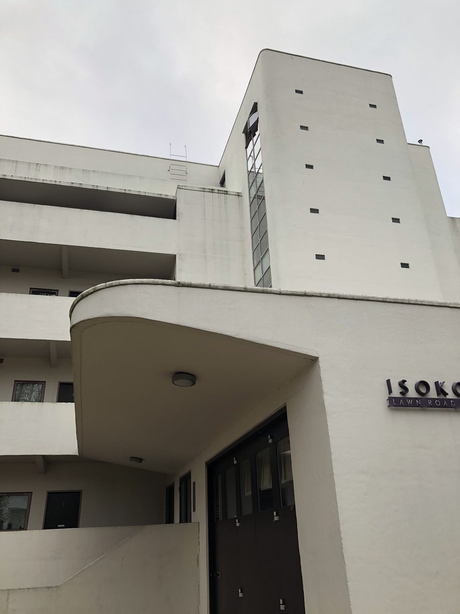 Lawn Road flats in Hampstead... former home of architect Walter Gropius &ndash; bei  Isokon Building