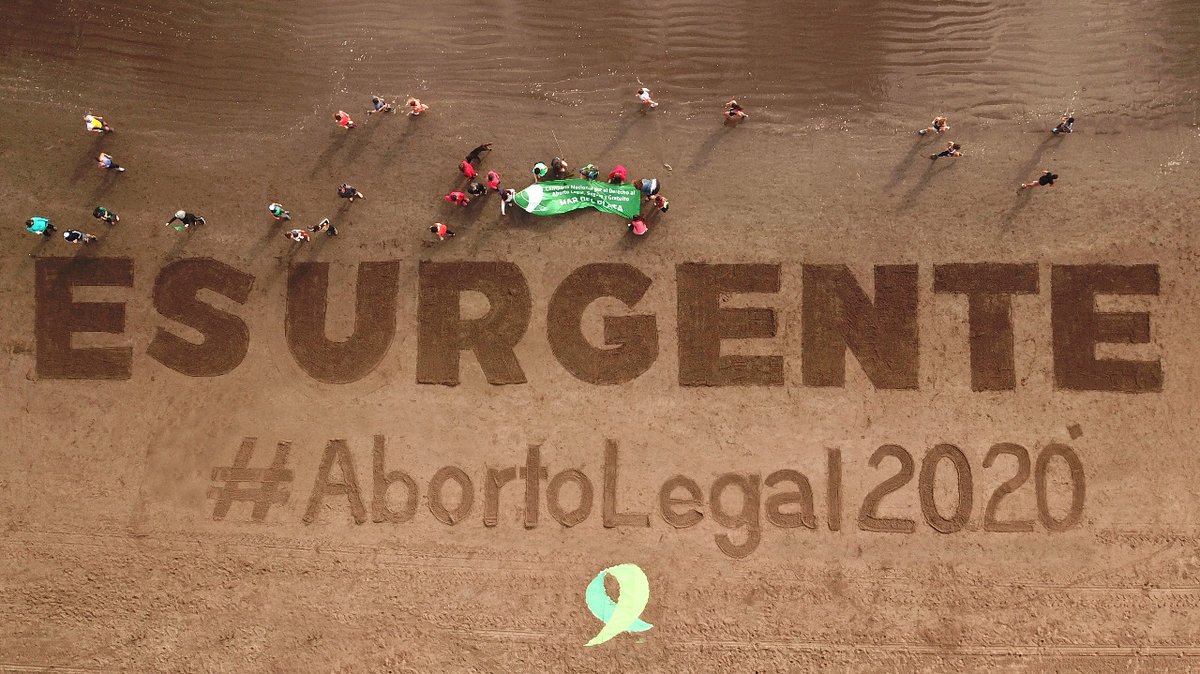 CampAbortoLegal's tweet photo. ✊🏾💚😍 ¡Desde #MardelPlata decimos que es urgente!  

Intervención en Varese. En todos los puntos del país exigimos #AbortoLegal2020 💚🌊💚🌊💚 ¡En Campaña hasta que sea Ley! 🔥🔥🔥 https://t.co/vwRl04H6Yn