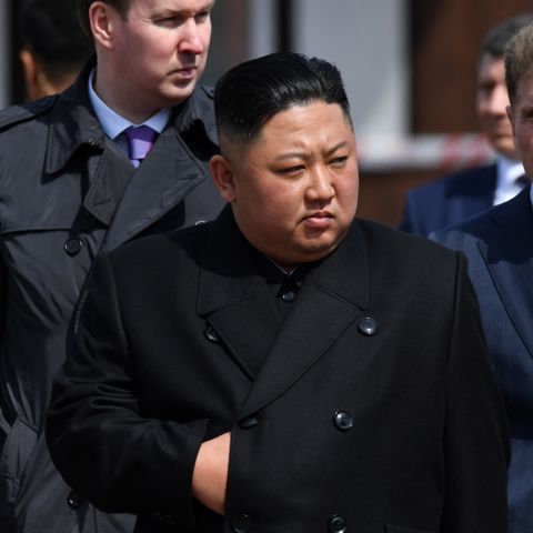 Kim Jong-un, le leader coréen répond aux incessantes attaques de Trump contre le régime Nord-coréen dans un communiqué officiel : "Je garde en permanence le bouton nucléaire en évidence sur mon bureau, je disciplinerai par le feu le vieillard américain mentalement dérangé."